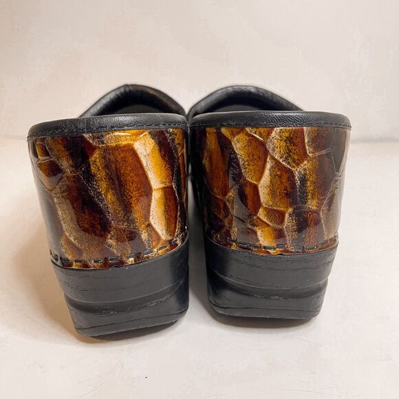 Dansko Snake Print Tiger Eye Nursing Clogs 41 - Picture 3 of 11